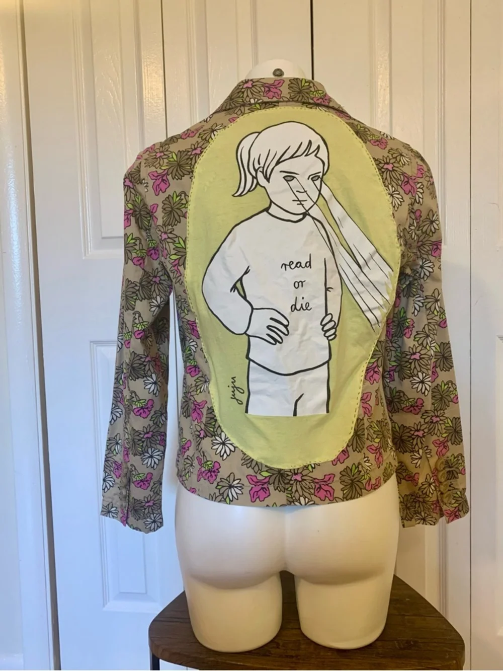 Liz Claiborne altered Floral Jean Jacket with Yellow Back Panel - Picture 6 of 12